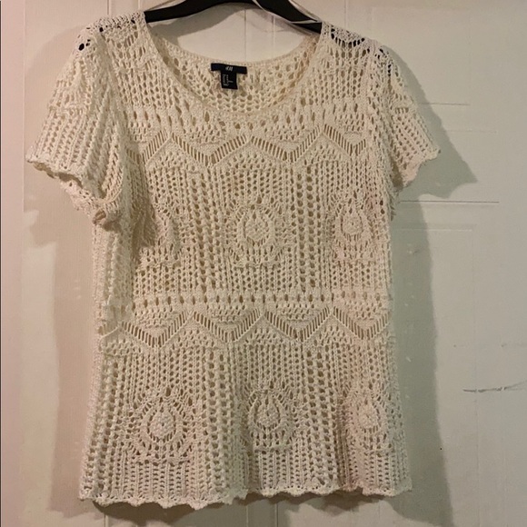 White top - Picture 1 of 2